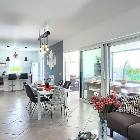Villa 900m Beach