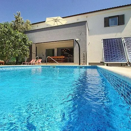 900m Beach Villa Medulin