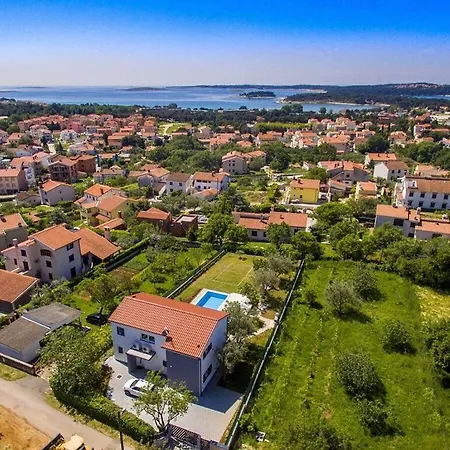 900m Beach Vila *